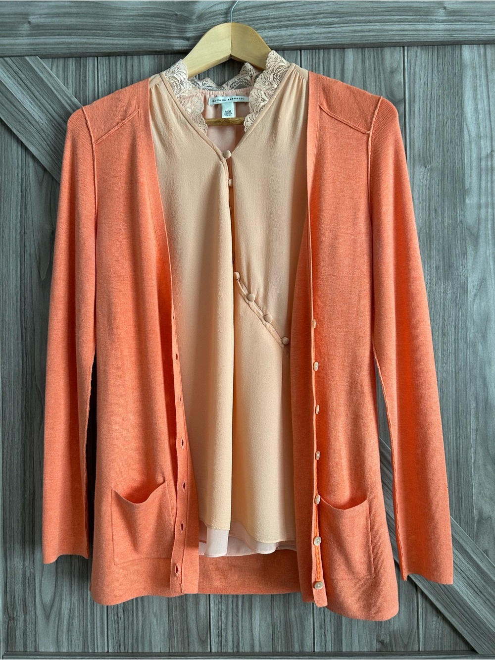 🌟 BANANA REPUBLIC Silk & Cotton Peach Sorbet Classic Twin Set (Size M)